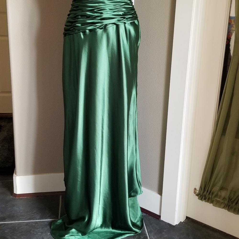 Private label emerald gown dress 12 - Picture 6 of 8